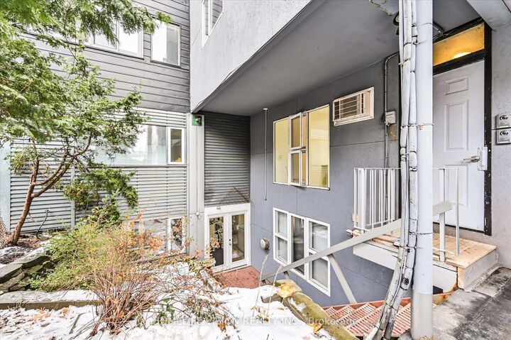Photo de la propriété:  400 Summerhill Avenue 3rd Flr  ON M4W 2E4 