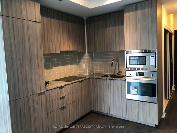 Property Photo:  955 Bay Street 803  ON M5S 0C6 