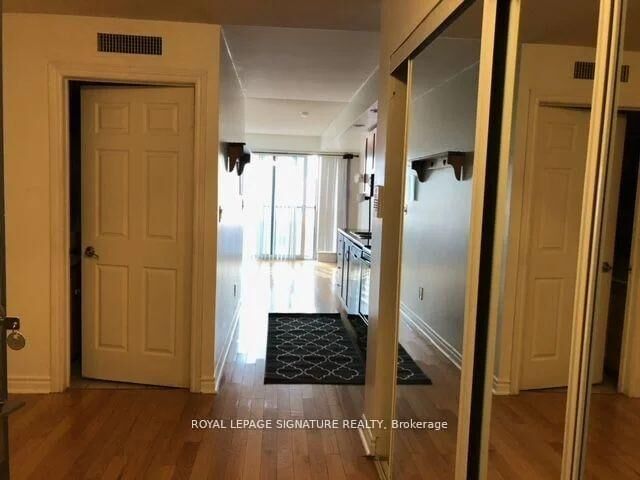 Property Photo:  270 Wellington Street W 1022  ON M5V 3P5 