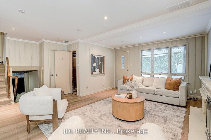 Property Photo:  87 Munro Boulevard  ON M2P 1C5 