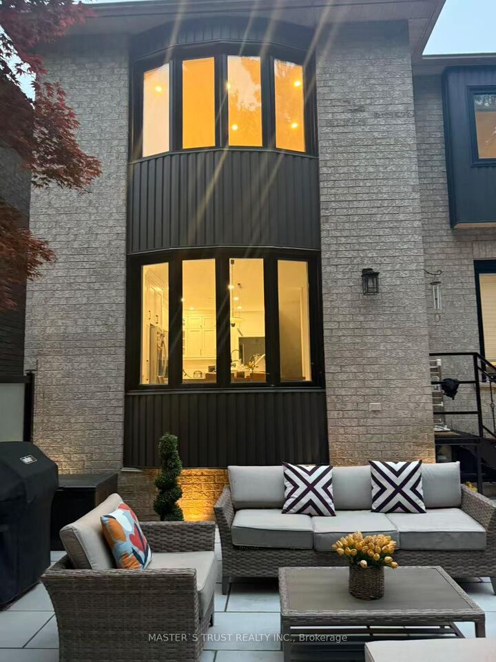 Property Photo: 2132 Pinevalley Crescent ON L6H 6L7