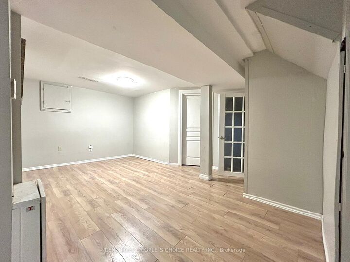 Property Photo:  28 Beisel Court  ON L6Z 2R7 