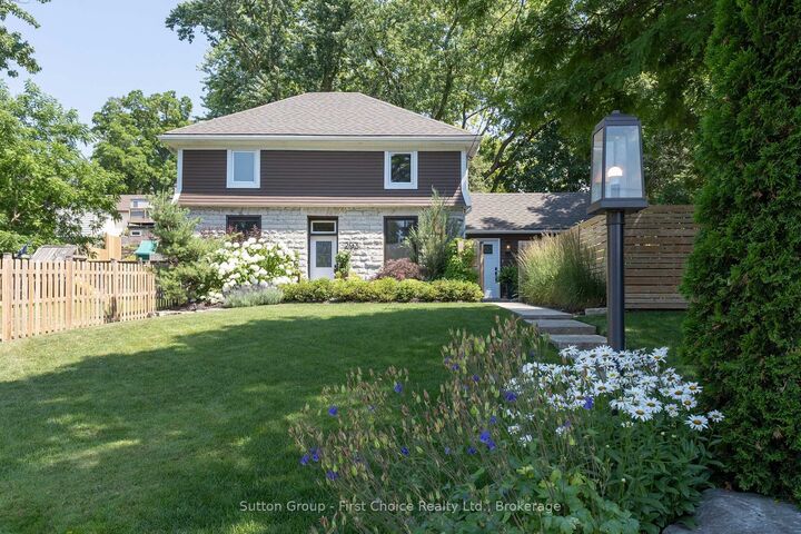 293 Wellington Street S — photo 1