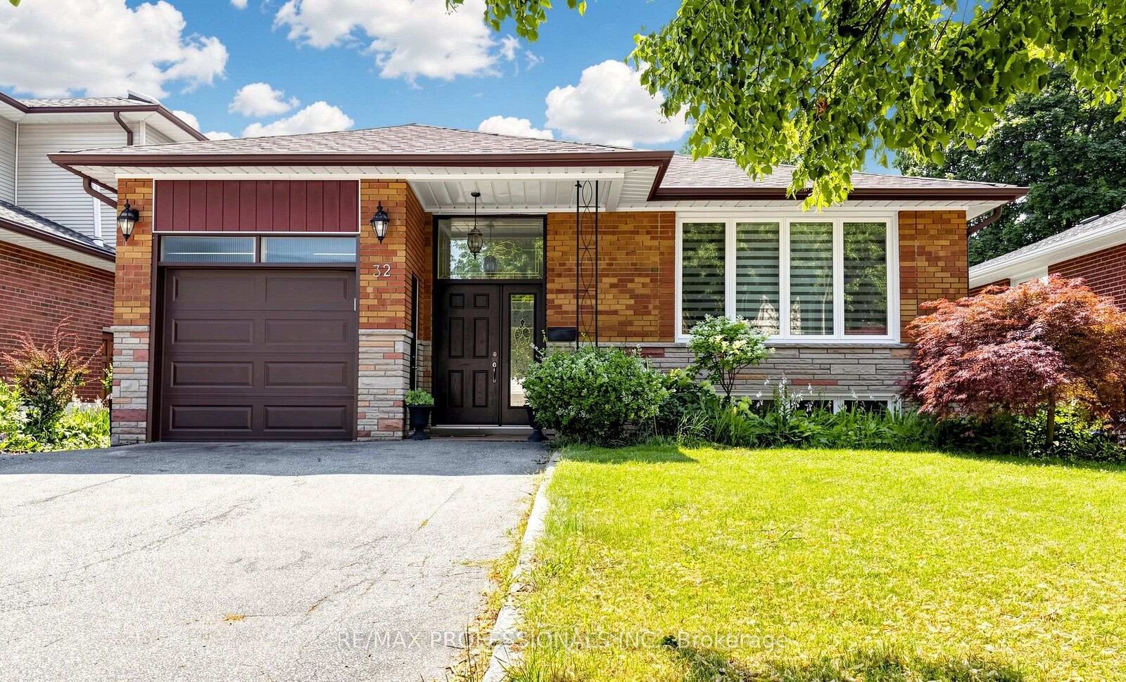 Property Photo: 32 Sellmar Road ON M9P 3E6