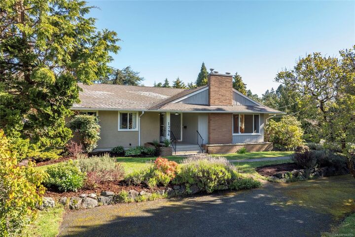 Property Photo: 1794 Barrie Rd BC V8N 2W7