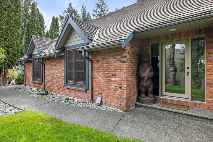 Property Photo: 1204 Bazett Rd BC V9L 5S8