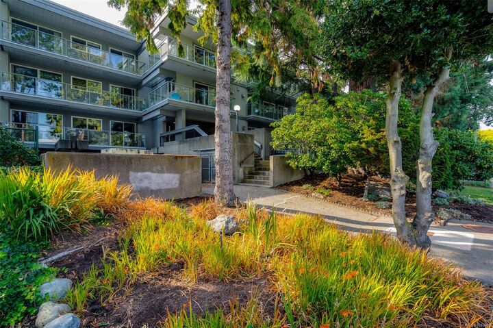 2022 Foul Bay Rd #206 — photo 1
