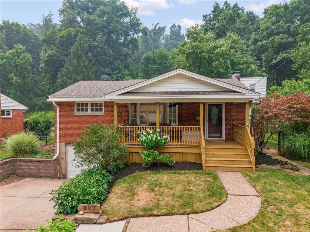 Property Photo:  807 Sleepy Hollow Rd  PA 15234 