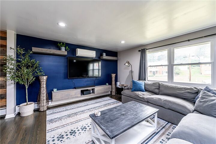 Property Photo: 1257 Catalina Dr PA 15146