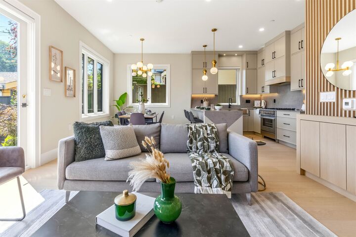Property Photo: 1826 E 2nd Avenue 2 BC V5N 1E2
