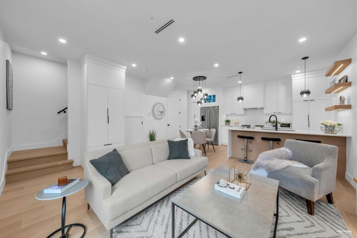 Property Photo: 2715 Cheyenne Avenue BC V5R 4R5