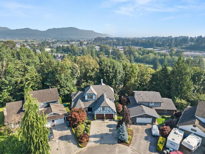 Property Photo:  2312 Hampshire Place  BC V2S 6N4 