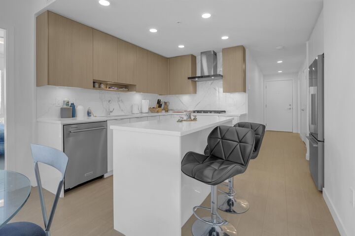 Property Photo: 7769 Park Crescent 1106 BC V3N 0J7