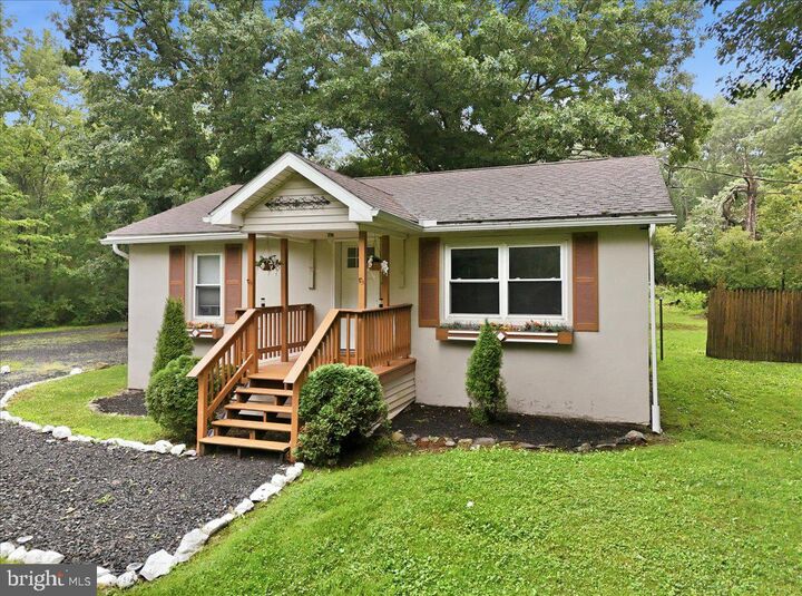Property Photo: 332 Route 390 PA 18326