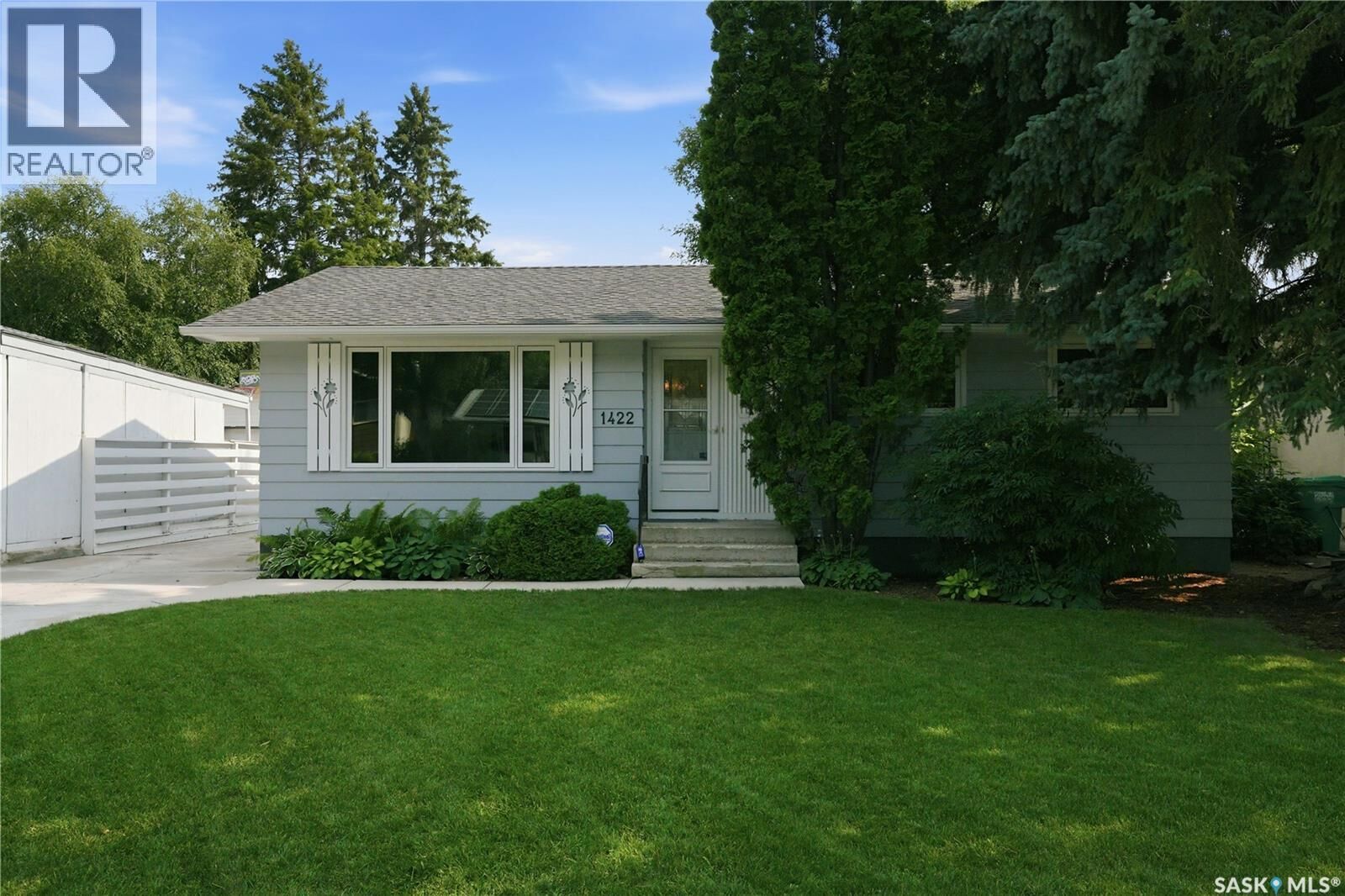 Property Photo:  1422 East Heights  SK S7J 3B3 