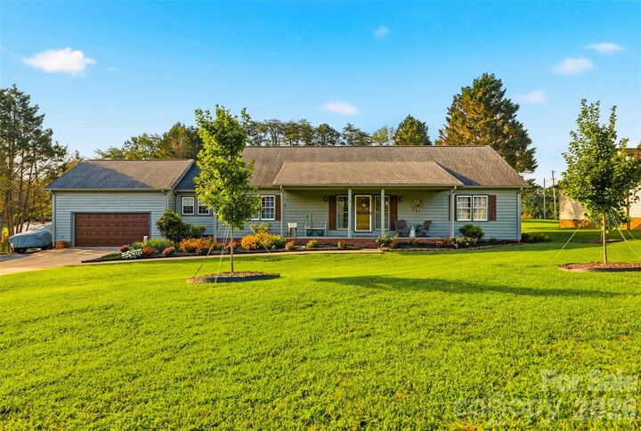 Property Photo: 40 Candlewick Cove Drive NC 28681
