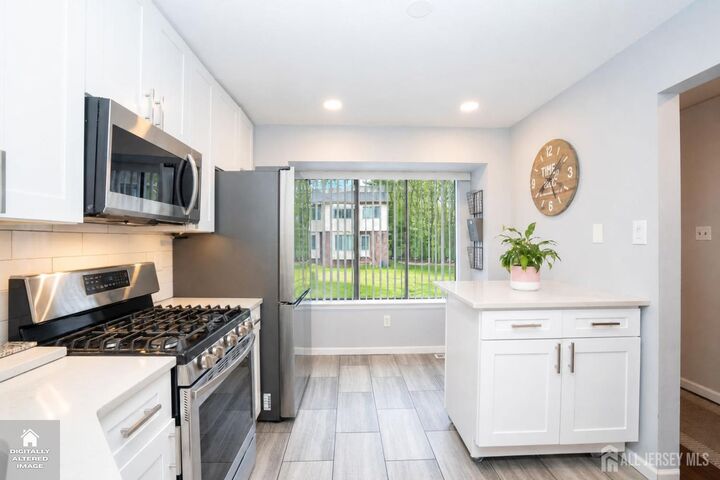 Property Photo:  9 Wood Acres Drive  NJ 08902 