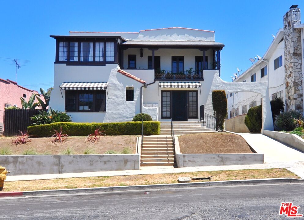 Property Photo: 3919 W 27th St CA 90018