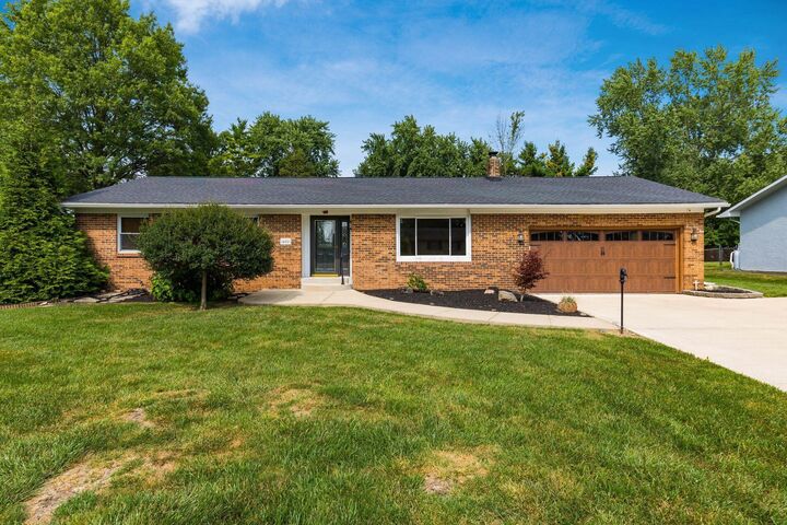 Property Photo:  408 Pickering Drive  OH 43147 