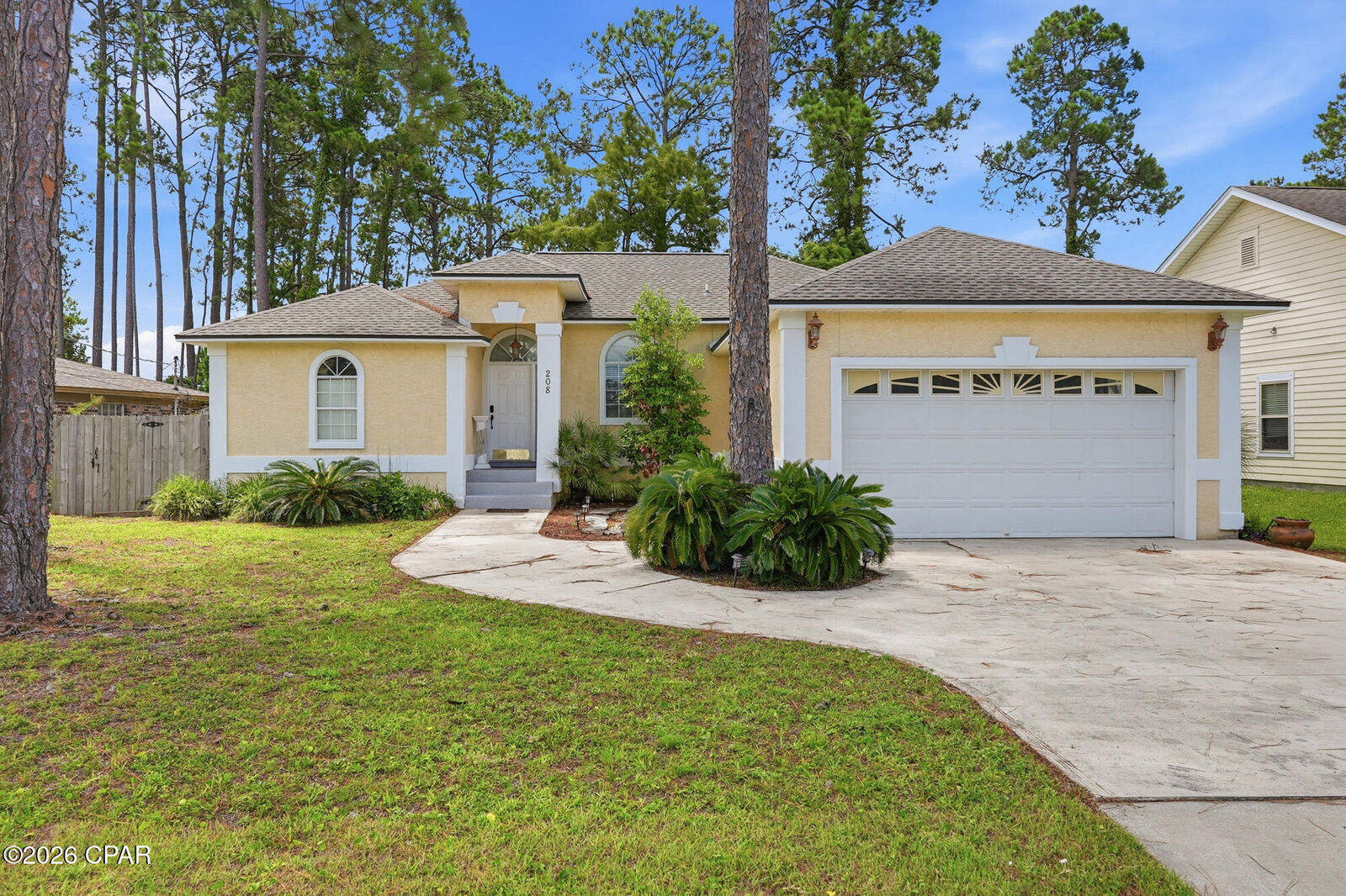 Property Photo: 208 Palm Circle FL 32413
