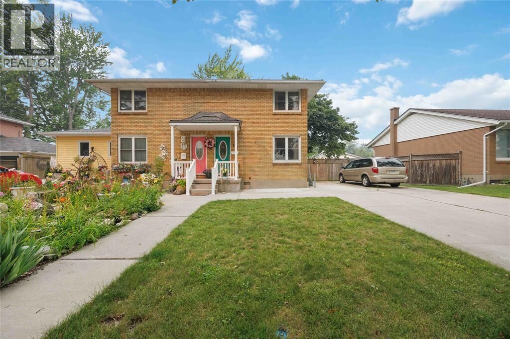 Property Photo:  298 Elsfield Crescent  ON N7S 1C3 