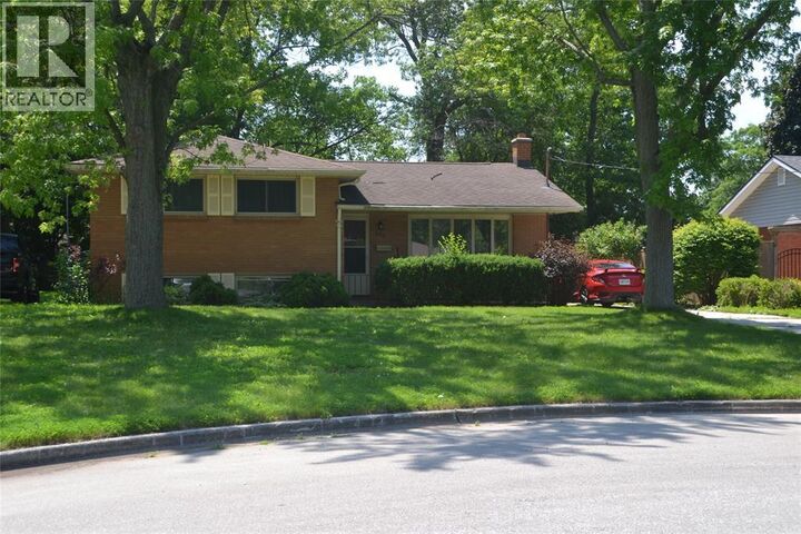 Property Photo:  757 Retlaw Drive  ON N7V 2W5 