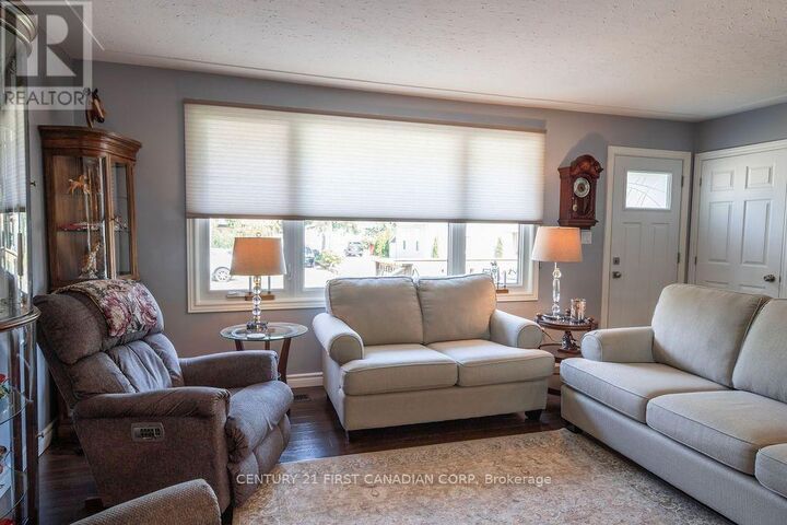 Property Photo: 252 Rapley Street ON N7G 3E6