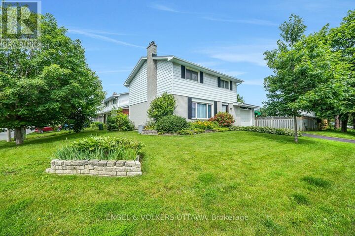 Property Photo: 2695 Hickson Crescent South ON K2H 6Y5