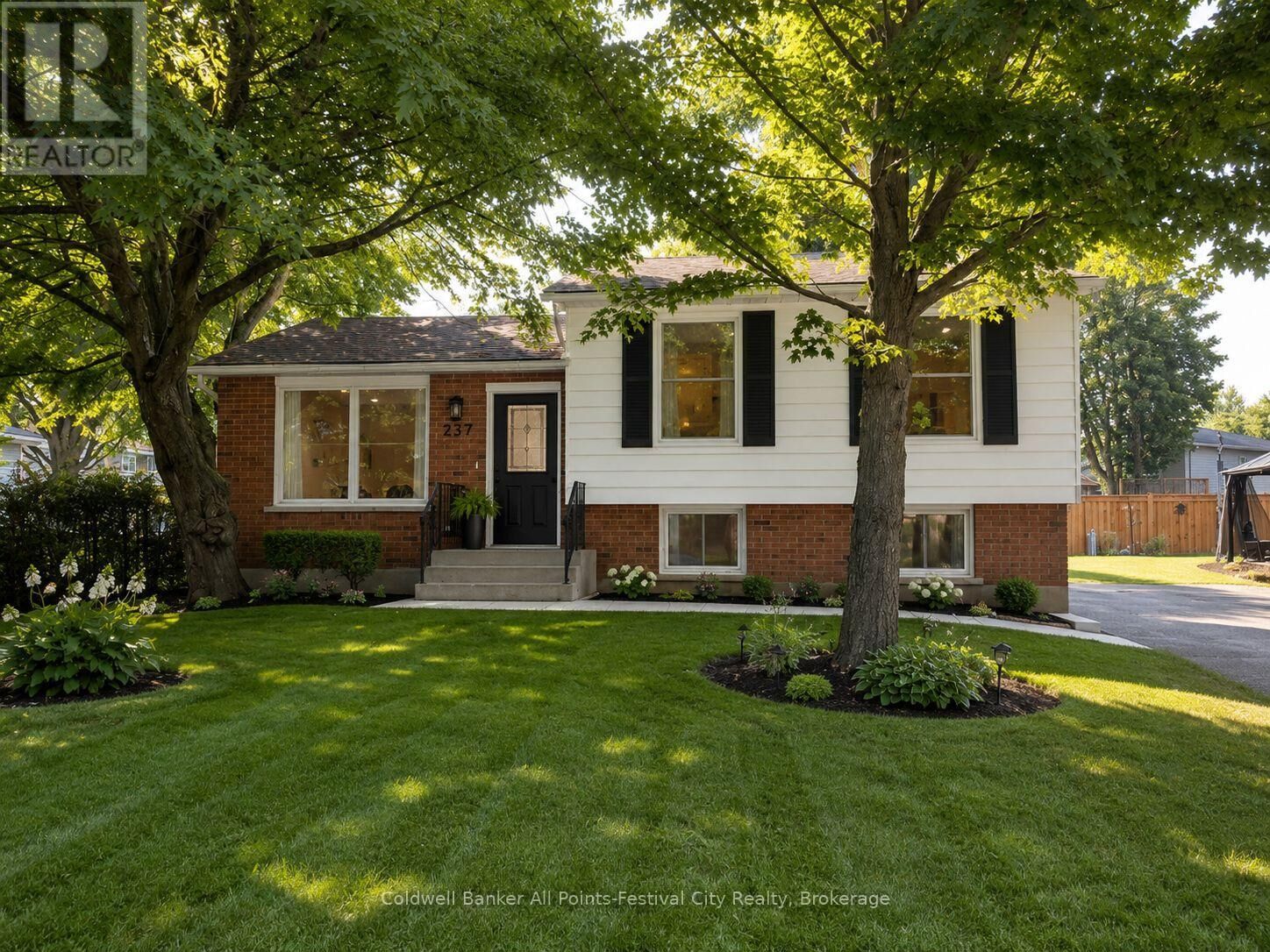 Property Photo: 237 Wellington Street ON N0K 1N0