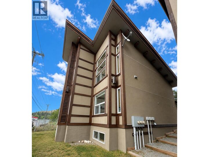 Property Photo: 1110 11th Avenue South 3 BC V0A 1H0