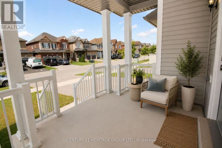Property Photo:  83 Kingknoll Crescent  ON L4P 0H8 