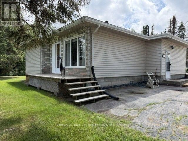 5377 Highway 11 N — photo 1