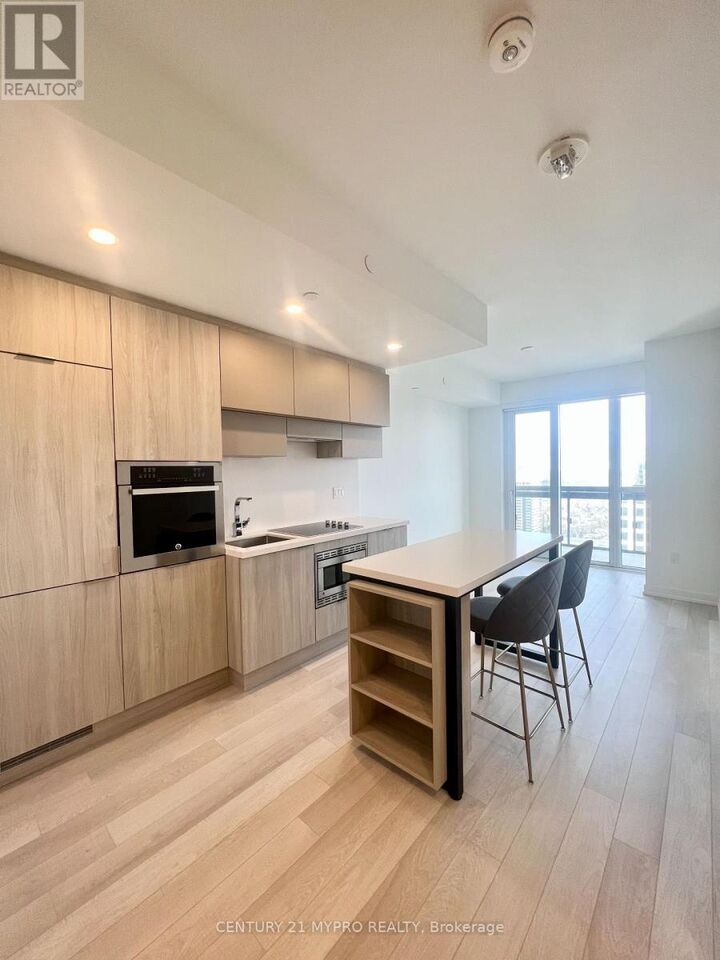Property Photo:  39 Roehampton Avenue 3802  ON M4P 0G1 