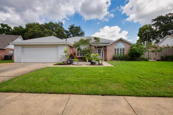Property Photo: 2587 Dana Court FL 32579