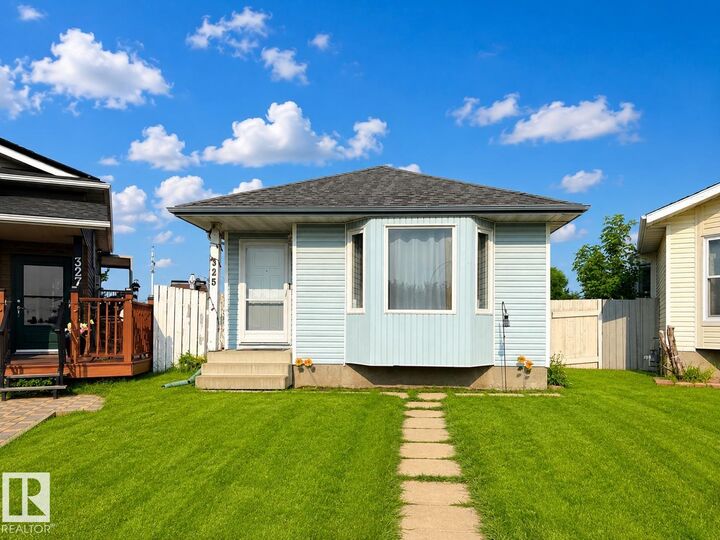 325 Kline Crescent NW — photo 1