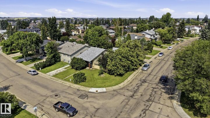 Property Photo: 5702 52 Avenue AB T4X 1B5