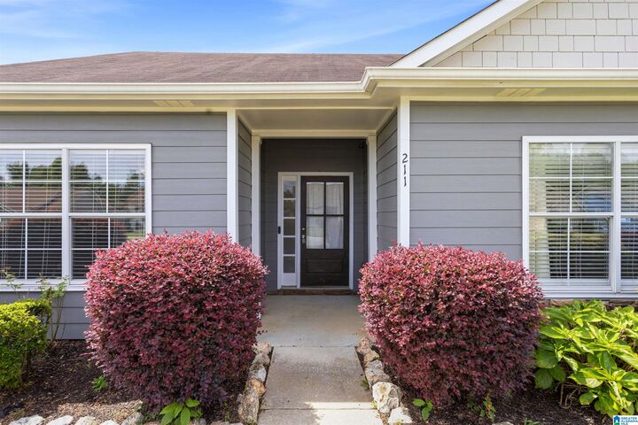 Property Photo:  211 Saratoga Lane  AL 35040 