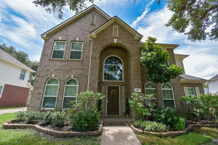 Property Photo:  406 Sterling Heights Lane  TX 77094 