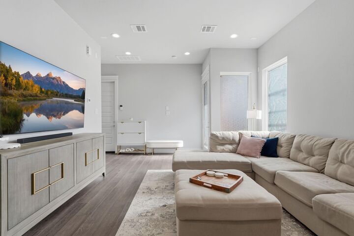 Property Photo:  2527 Hollister Street  TX 77080 