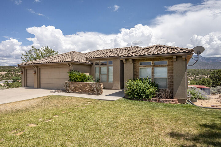 Property Photo: 1387 S Hillcrest Dr UT 84720