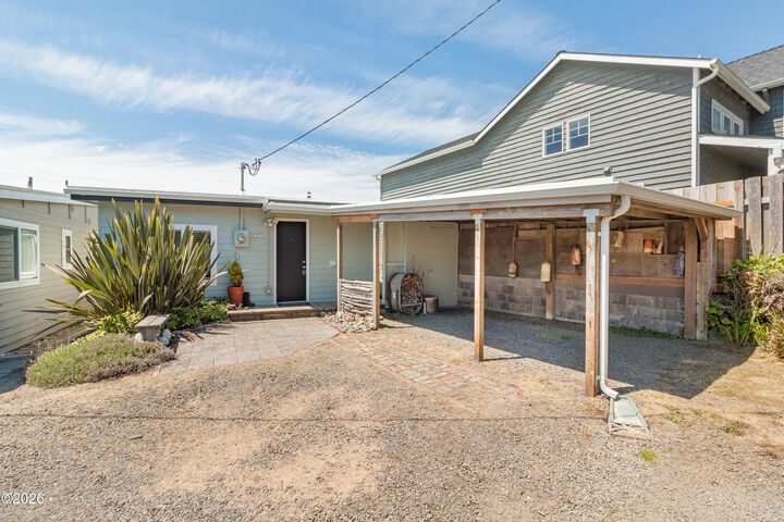 Property Photo:  375 Lorraine St Street  OR 97388 
