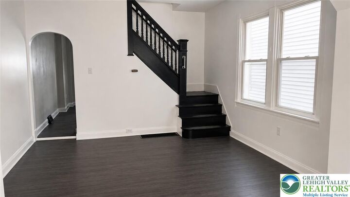 Property Photo:  622 Locust  PA 18018 