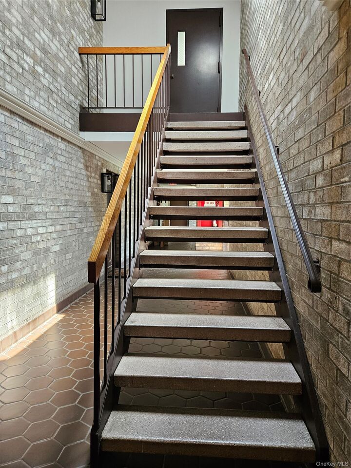 Property Photo:  89 N Broadway 221  NY 10603 