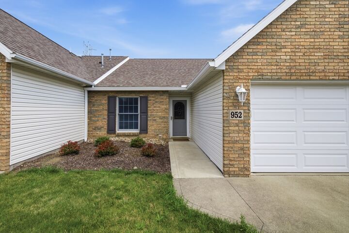 Property Photo: 952 Oakbrook Dr OH 44805