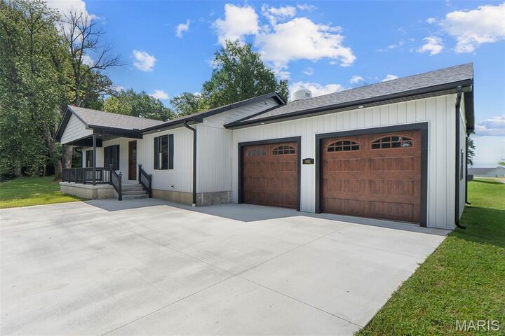 Property Photo: 451 E North Street MO 63736
