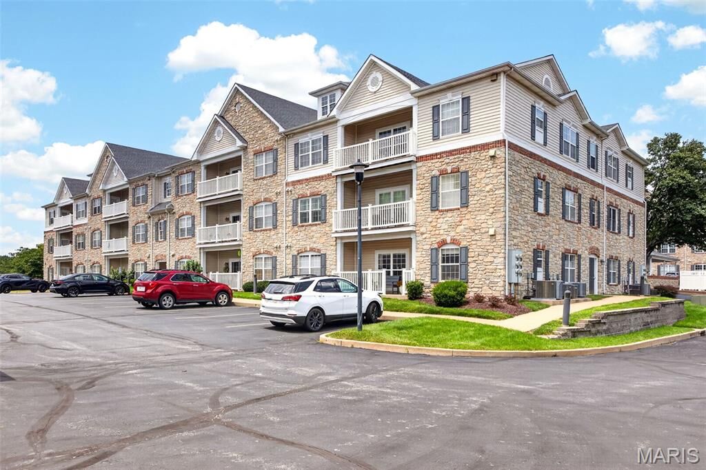 Property Photo:  6 Monarch Trace Court 103  MO 63017 