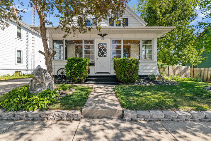 Property Photo:  432 Pleasant Ave  WI 53027 