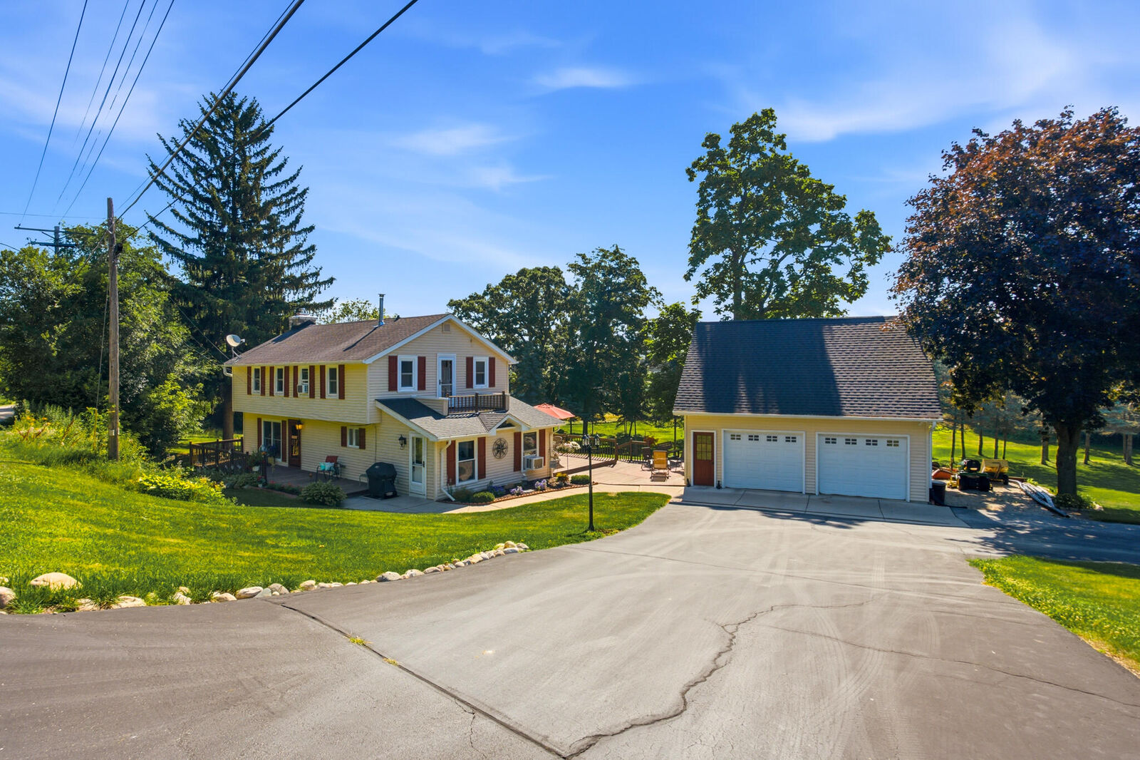 Property Photo:  N45w32509 Watertown Plank Rd  WI 53058 