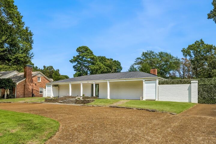 Property Photo: 178 S Grove Park Rd TN 38117