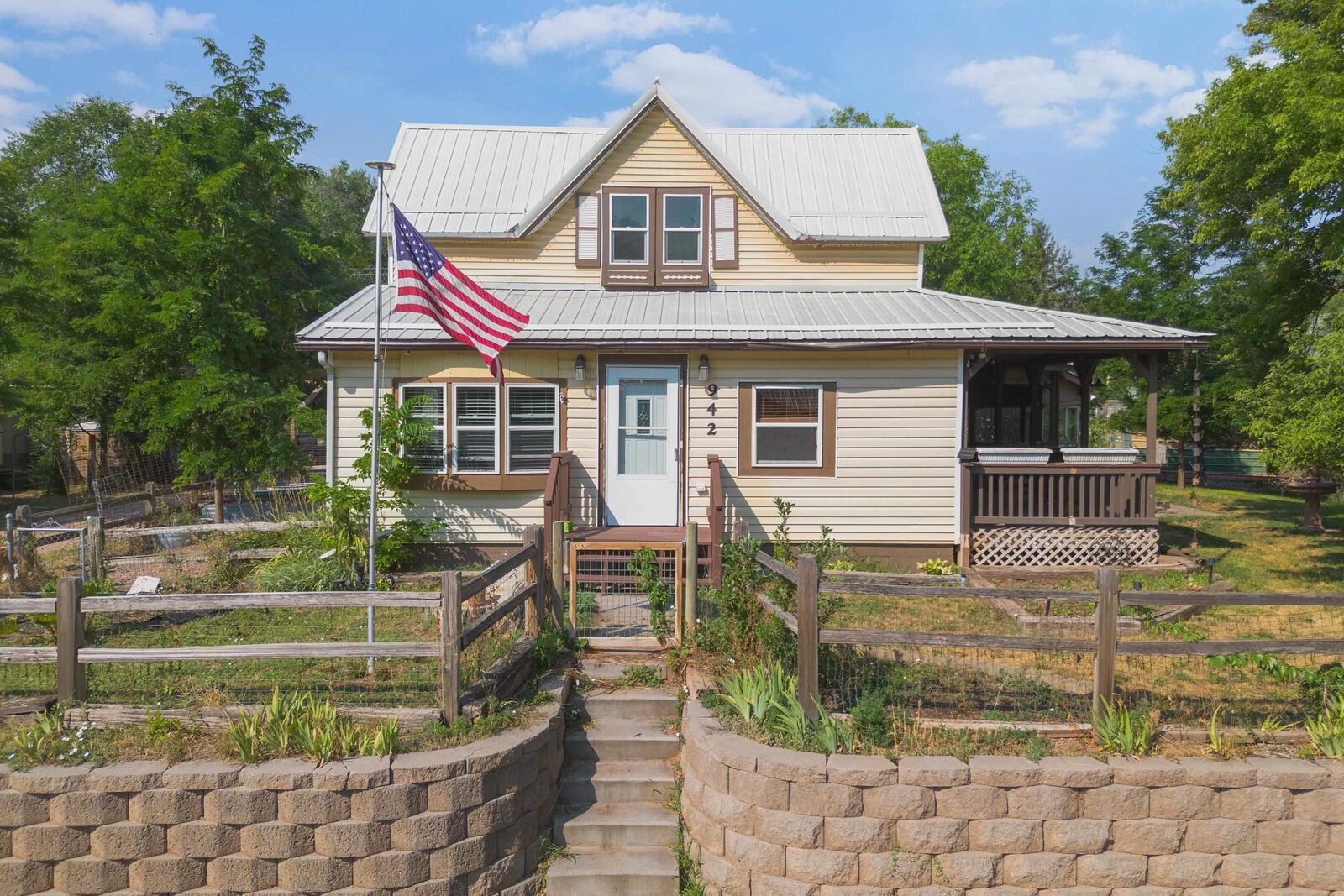 Property Photo: 942 S River Street SD 57747